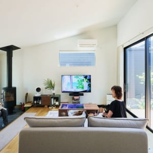 千葉市に”平屋だけ”全50邸の分譲地。「階段ない・空が広い・緑いっぱい」子育て終えた夫妻が選んだ暮らし