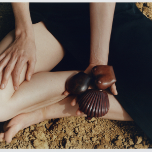 ルメールがカルロス・ペニャフィエルの創造的な仕事に捧げる巡回展  「Wearable Sculptures（身に着ける彫刻）」を開催