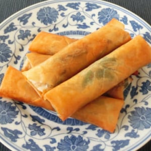 揚げない春巻きレシピ！プロ直伝、パリッと食感の焼き方のコツ