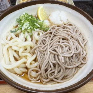 【うどん県】高松で最強レベルの人気店「さか枝」で食べる斬新そばうどん / その名もミックス