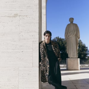 フェンディとStray Kidsのバンチャンが、ニューシングル「Roman Empire」を発表