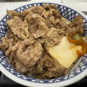 吉野家の「牛すき丼」はこうして食べてごらんなさい