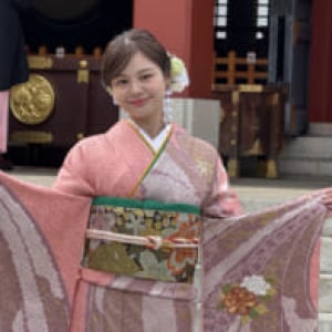 俳優・本間日陽が日枝神社初詣イメージキャラクターに  「今年は挑戦の年でした。来年は歌を再び歌えると良いなと思います」