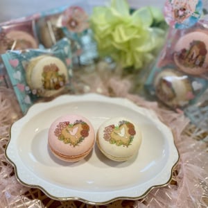 お菓子とアートで届ける「ありがとう」ブールミッシュの新作マカロンは“苺ショートケーキ”＆“カスタードプリン”味！