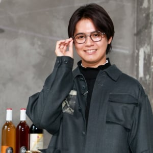 片寄涼太がメガネ姿で登場！創業120周年の老舗眼鏡メーカーから受けた感銘を語る