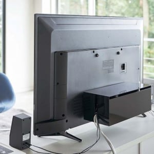 配線ごちゃつき＆ホコリはさようなら。山崎実業の「テレビ裏ボックス」に一括収納で大掃除に備えとく