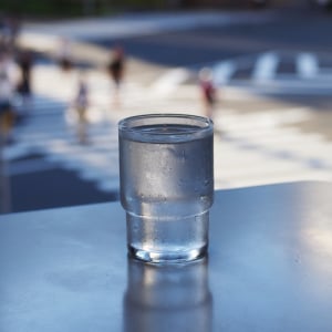 橋本絵莉子、新曲リリース&シンプルなリリックビデオ公開