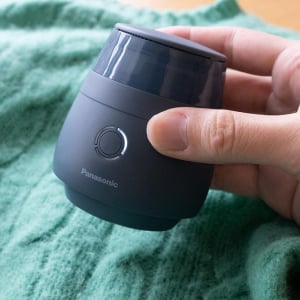 ニットを出して気づく「毛玉だらけ問題」。パナソニックの毛玉クリーナーなら5分で解決できた