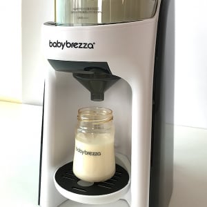 世界販売シェア1位　Baby Brezza ベビーブレッツァ 粉ミルク自動調乳器　日本販売開始　7秒で飲みごろなめらかミルク完成　冷ます手間なし　夜中の授乳も安心　IVGジャパン