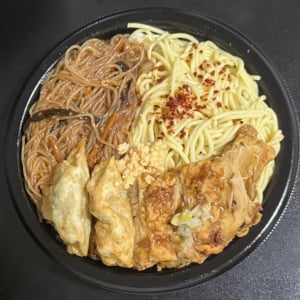 セブンイレブンと「ドカ食いダイスキ！ もちづきさん」のコラボ第2弾　お弁当は1000キロカロリー以上！