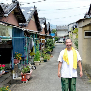 ”京都いちファンキーな不動産屋”、昭和の長屋集落で「むらづくり」。13軒の空き家再生がユニークすぎる　「A HAMLET」亀岡