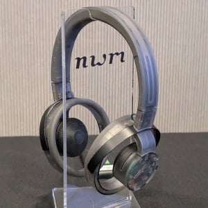 耳をふさがないオープンイヤー型ヘッドホン「nwm ONE」に新色ファントムグレイが発売