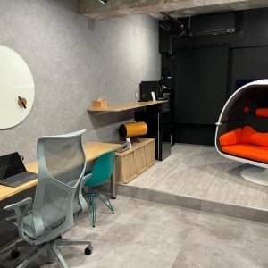 チェアスピーカーが一台あれば賃貸マンションでもシアタールームに!?