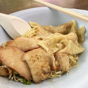 シェル石油が認めたゲキウマすぎるラーメン屋で「汁なしワンタンメン」を食べてみた / タイ・バンコクのジャキーレストラン