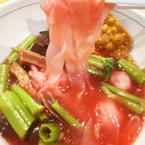 【創業1970年】ミシュランに認められた真っ赤なラーメンを食べる