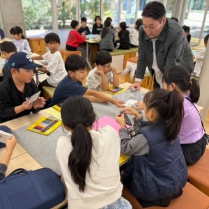 小学2年生が学ぶサーキュラーエコノミー「ASICS CIRCULAR LAB for KIDS」〜未来の日本を支える“えいゆう”を育てる特別授業〜開催