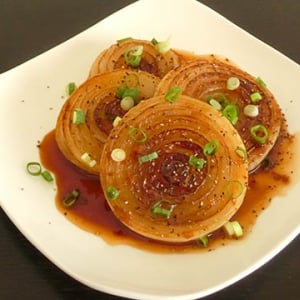 玉ねぎステーキレシピ！プロ直伝、崩れずトロトロ食感の焼き方