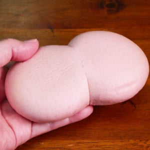 このパンを考えたセブンイレブンの中の人とは仲良くなれそう / ジャムパン1個にジャムパン2種類