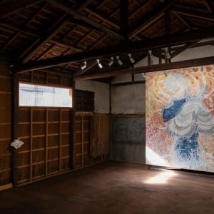 「八王子芸術祭2025」9割廃業の織物の街、使われなくなった工場跡を舞台に10年かけて記憶を次世代につなぐ挑戦