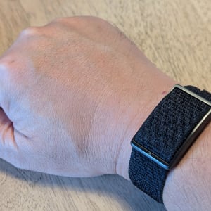 画面もボタンも通知もない　だがそれがいいフィットネストラッカー「POLAR Loop」レビュー