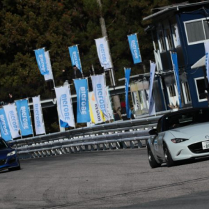 「BIGLOBE」プロドライバーによるリアルサーキット走行・ドライビングシミュレーターの体験イベントを開催