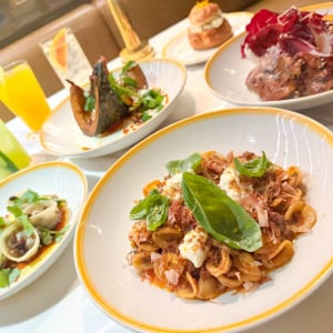 パンケーキだけじゃもったいない！「bills」の『AUTUMN/WINTER 2025 MENU』が多国籍で新鮮な美味しさ