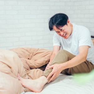 冬の夜中に脚がつる原因は腎臓機能の低下！？　鍼灸治療と生活改善で解消する方法