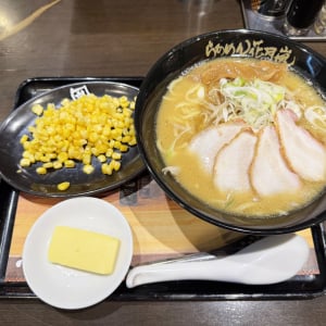 超マジ人気ラーメン店「味噌っ子ふっく」のラーメンが行列に並ばず食べられる / らあめん花月嵐とコラボ→ ウマイのか