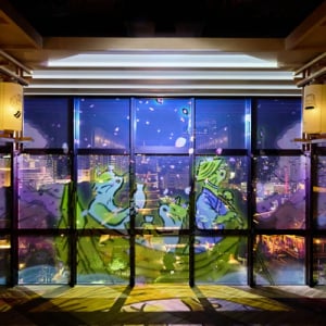 【東京都台東区】OMO3浅草にて、夜景を彩る窓プロジェクションマッピング「あさくさ宵見世」START！