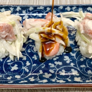 【ナウル、信じてるからな】ナウル名物ココナッツフィッシュライスって本当に美味しいのかよ？ マグロ、サーモン、白身魚で作ってお寿司にしてみた結果