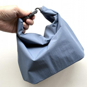無印良品のコレで、お弁当の持ち運びストレスが激減。「無駄にかさばらない」シンプルな造りが最高です