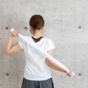 乾布摩擦は”細胞のスイッチ”だった──更年期こそ見直したいミトコンドリア活性法