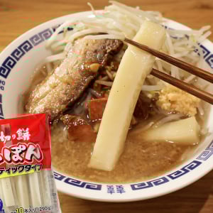 もちもちの極太麺でラーメンを食べたいから「サトウの切り餅いっぽん」を麺代わりにした豚ラーメンを作ってみた
