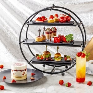 【東京都新宿区】キンプトン新宿東京でいちごが主役のアフタヌーンティー開催。縁起スイーツがテーマ