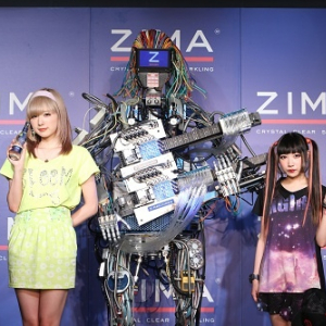 ソーシャル機能も備えたロボットバンド『Z-MACHINES』デビュー！　AMOYAMOも未来のパーティーの幕開けに参加！