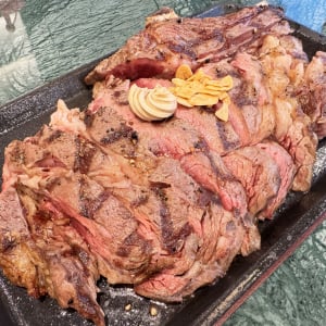 いきなりステーキより美味しく焼いてくれる高級店で「骨付きステーキ」を食べてみた→ 感動の体験が待っていた