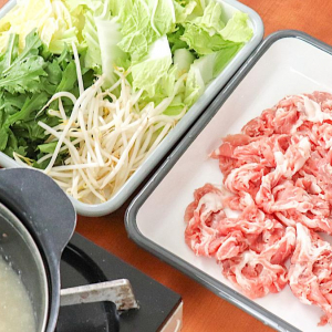 KEYUCAのホーローバットで「鍋の途中で入れる具材の置き場所問題」が解決しました