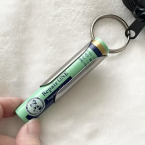 リップクリームをキーホルダー化！紛失もなくなるし、塗り直しもラクになりました