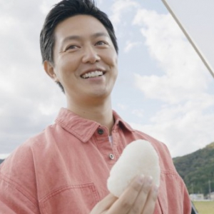 俳優の顔、農家の視点─工藤阿須加が「コウノトリと共生する米作り」から得た気づき