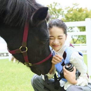 競馬の舞台裏に広がる社会の物語　見上愛が取材したスペシャルコンテンツ公開