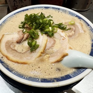 ラーメン屋・箕輪家の「熟成豚骨ラーメン800円」がウマすぎる件→ 3000円ですと言われたら3000円出して食べるレベル