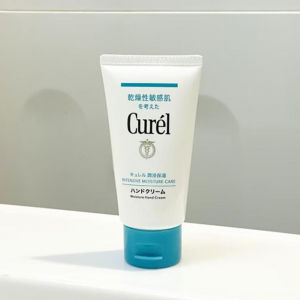カサカサに悩む手を、「キュレルのハンドクリーム」で集中ケア。1週間後に観察してみたらね…