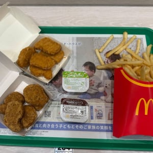 マクドナルドに「スパイシーチキンマックナゲット 黒胡椒ガーリック」登場　夜マック「食べくらべポテナゲ大・特大」が超オトク！