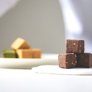 梅花堂紙業　Dear me／Re:Life food「たんぱくキューブ」1/20～発売　自社管理栄養士が原材料厳選しレシピ開発　グルテンフリー 香料不使用 アガベシロップ使用　罪悪感のない間食たんぱく質が◎