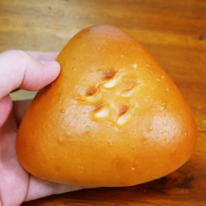 新潟県の「百姓のパン」を食べる→ 大手企業のパンにはない斬新な具に感動