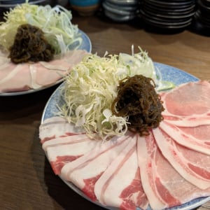 あぐー豚の”1秒しゃぶしゃぶ”専門店が錦糸町にオープン！土鍋飯ほか沖縄創作料理も盛りだくさんだよ