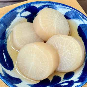 おでんの大根はレンジで下茹で！プロ直伝の味染みテク