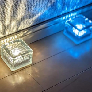 ニトリの「LEDソーラーライト」が優秀すぎる。防災用に買ったのに、ほぼ毎日使ってる……