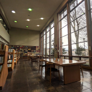 歳月を経るほど美しく─東京都『日野市立中央図書館』【ぶらり、図書館めぐり】