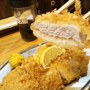【居酒屋グルメ】東京・新橋に「立ち飲みとんかつ屋」という最強の立ち飲み屋が存在した→ 最高だった話